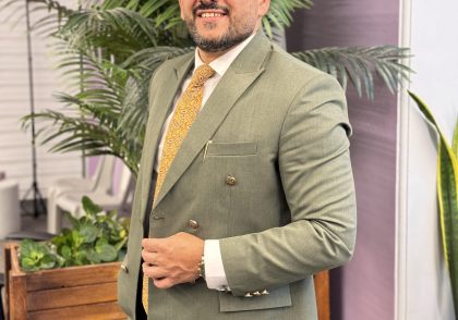 مشاور فروش کیست و چرا کسب‌وکار شما به او نیاز دارد؟