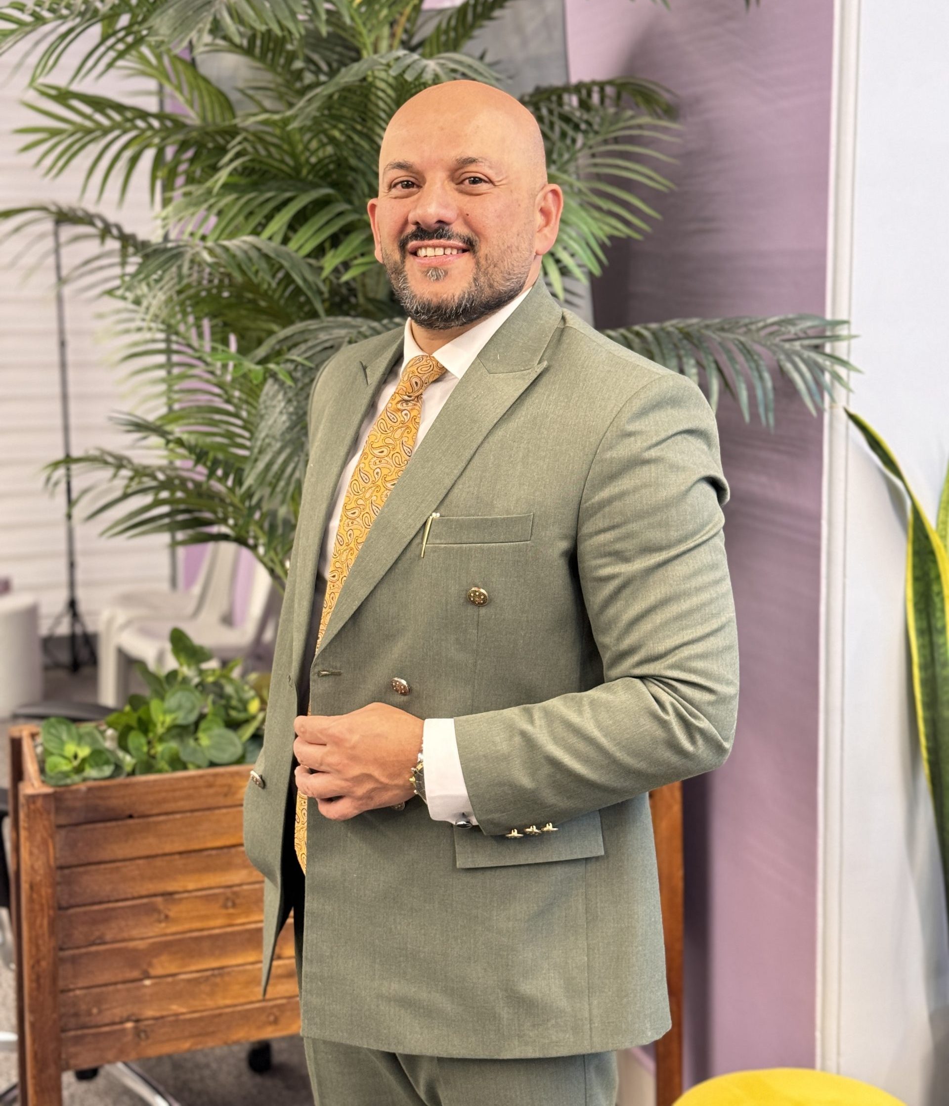 مشاور فروش کیست و چرا کسب‌وکار شما به او نیاز دارد؟