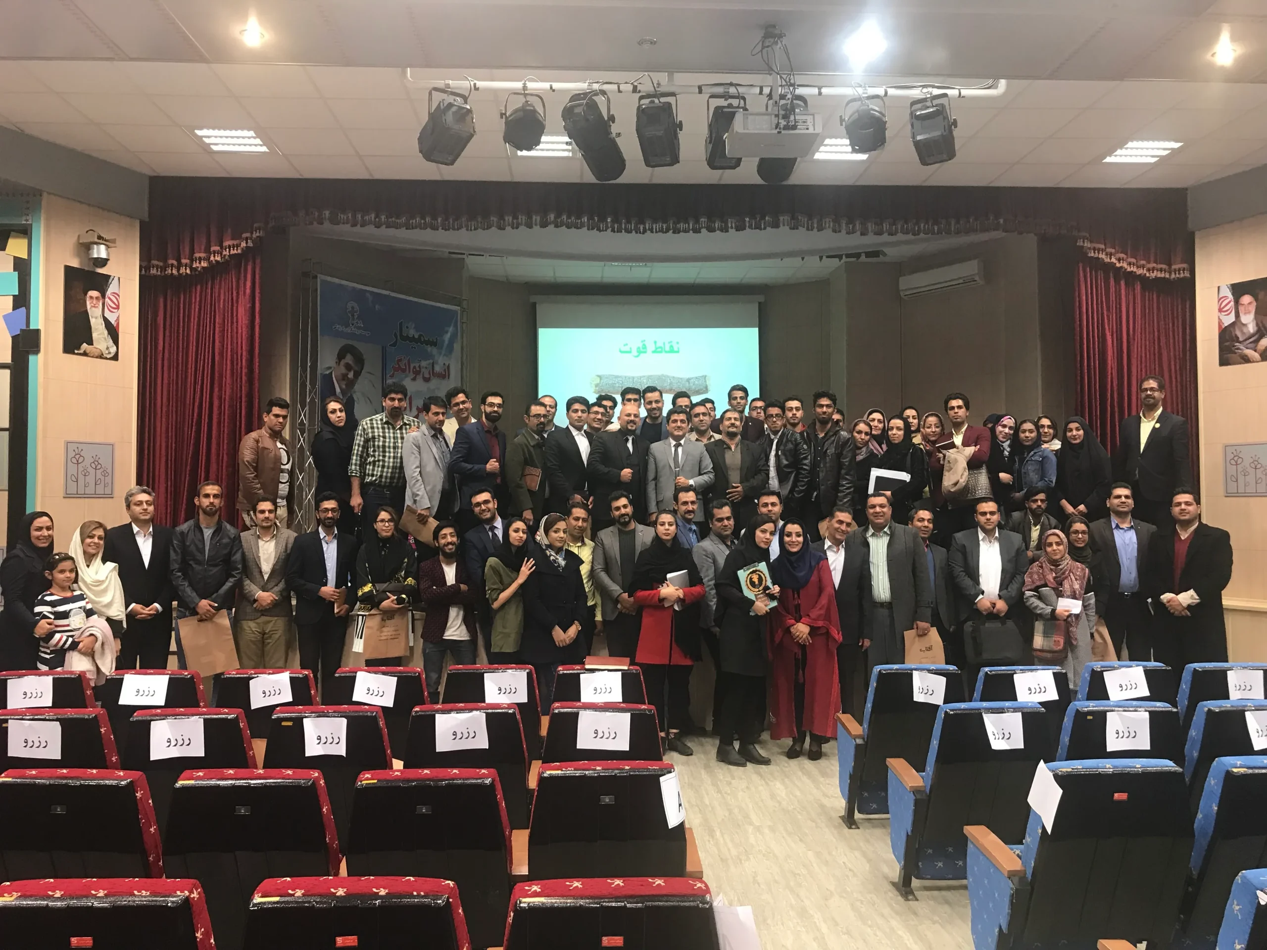 چگونه یک مشاور فروش حرفه‌ای انتخاب کنیم؟